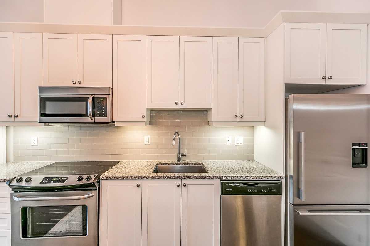 15277 Yonge St, #201
