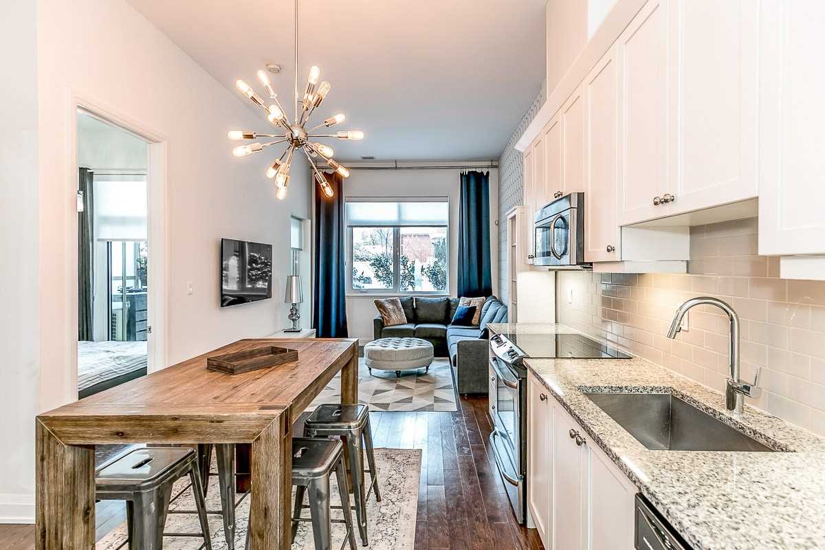 15277 Yonge St, #201