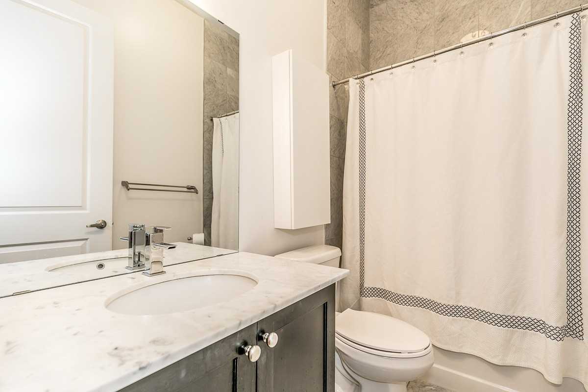 15277 Yonge St, #201