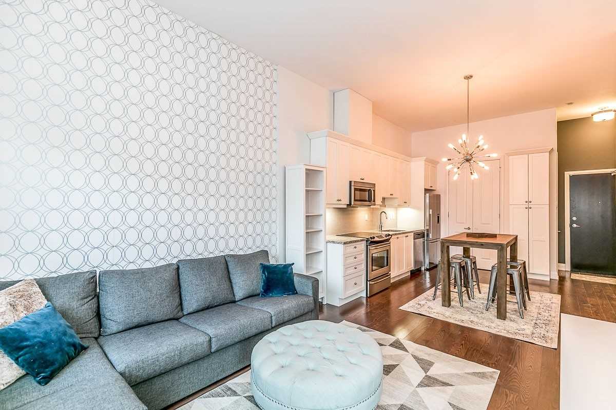 15277 Yonge St, #201