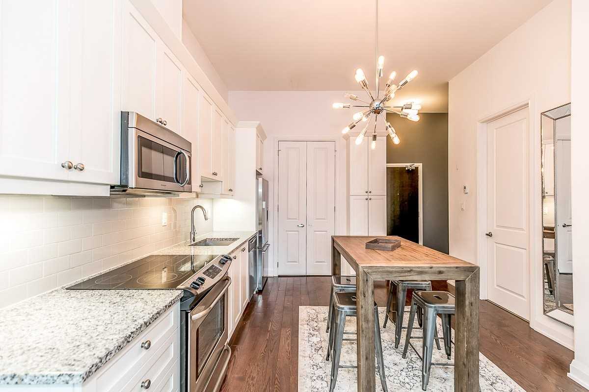 15277 Yonge St, #201