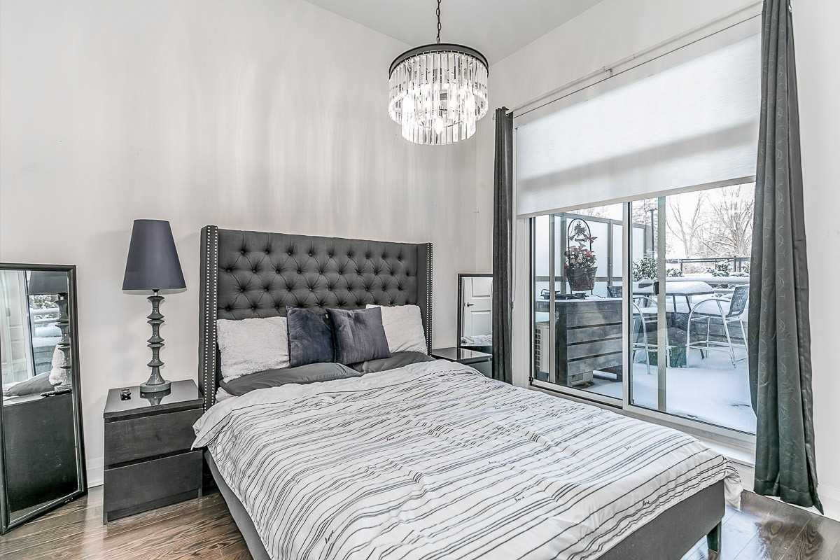 15277 Yonge St, #201