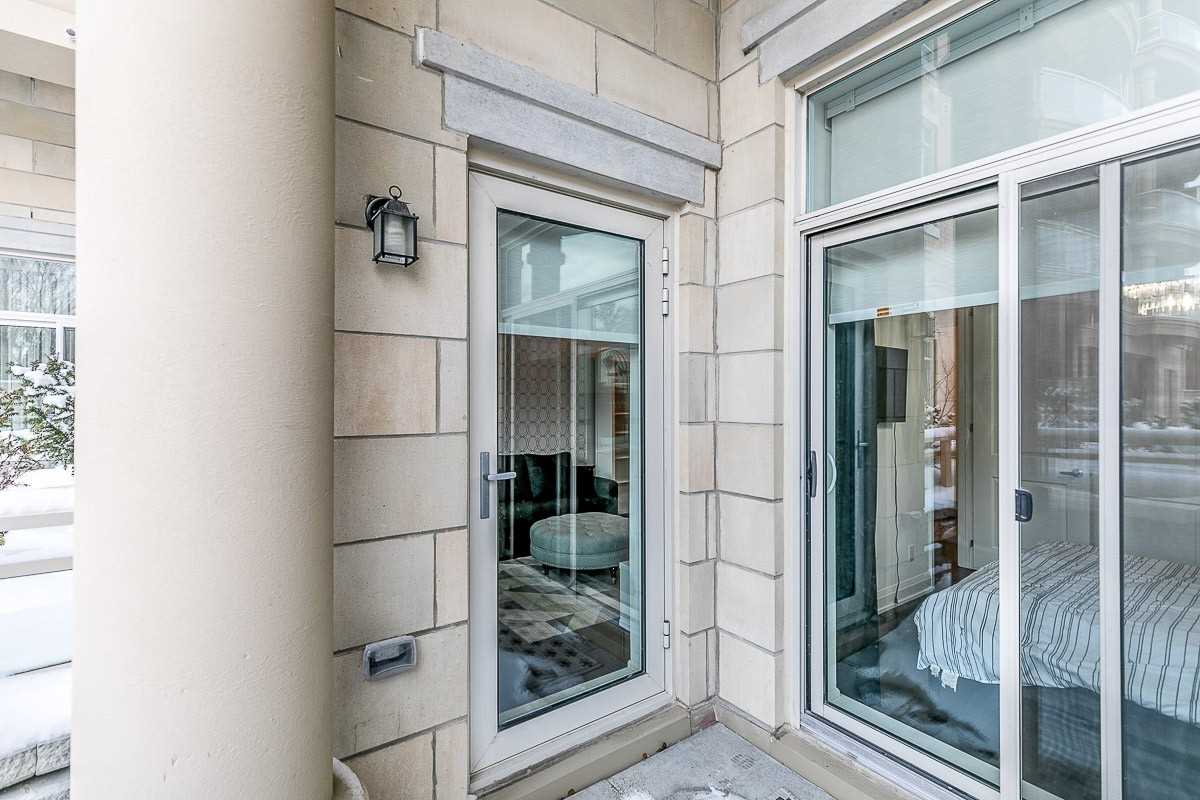 15277 Yonge St, #201