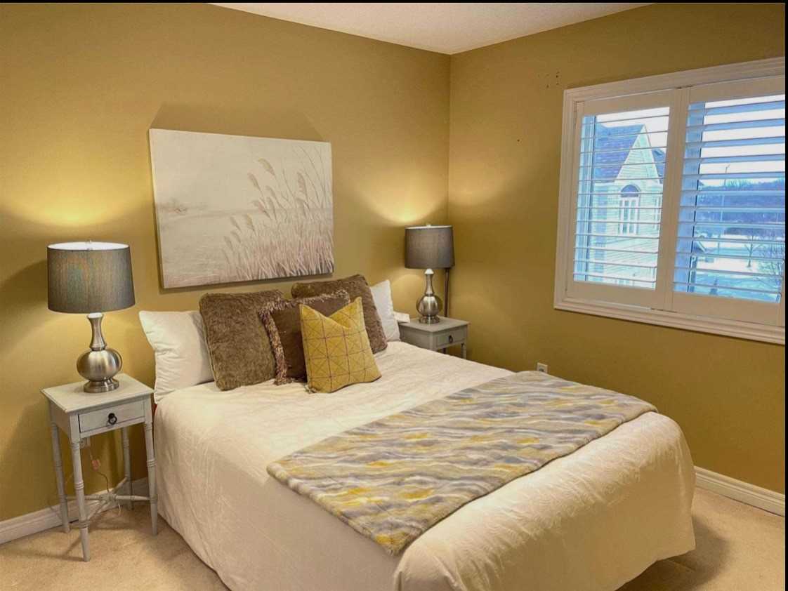8 Candlewood Crt