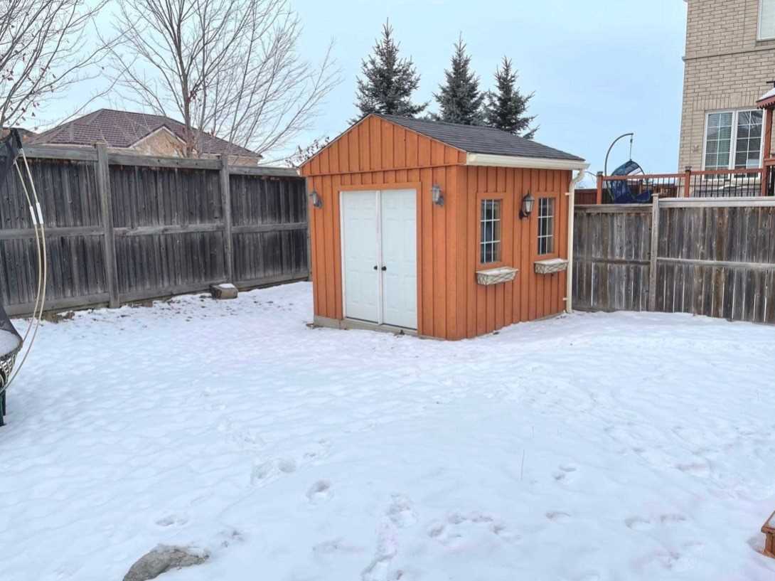 8 Candlewood Crt