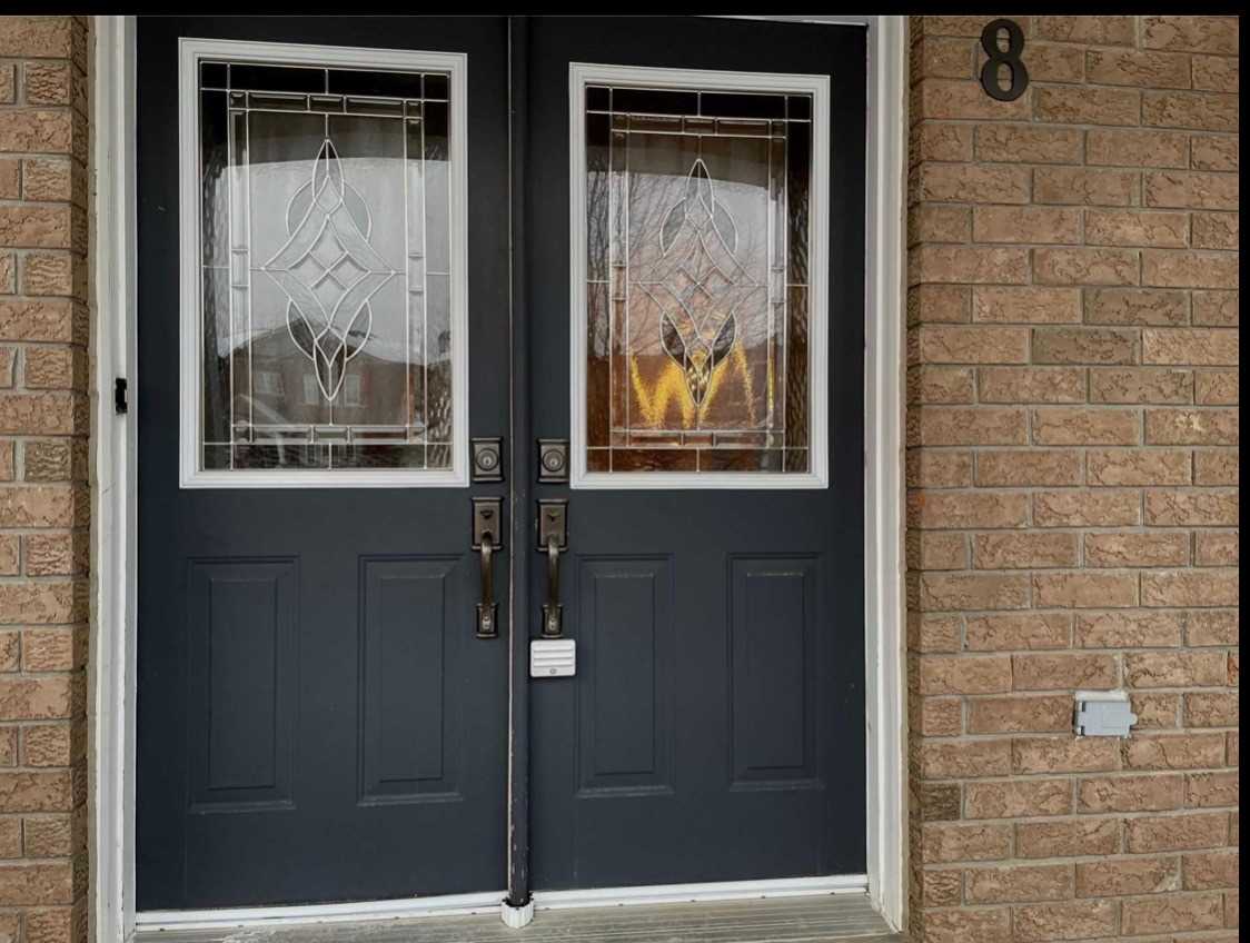 8 Candlewood Crt