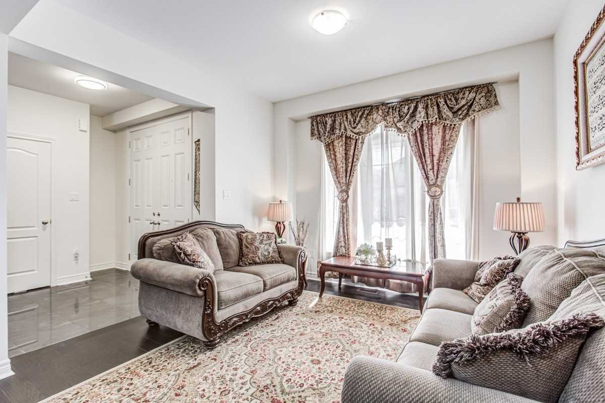 8 Citrine Dr