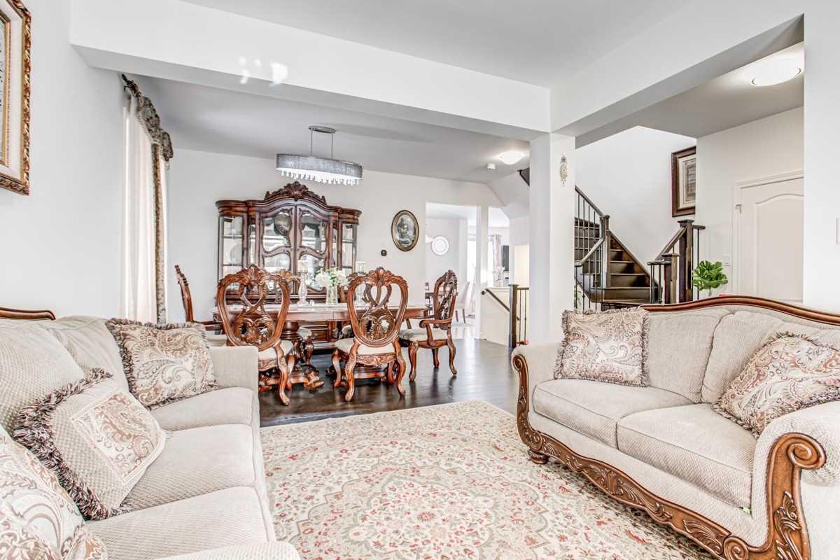 8 Citrine Dr
