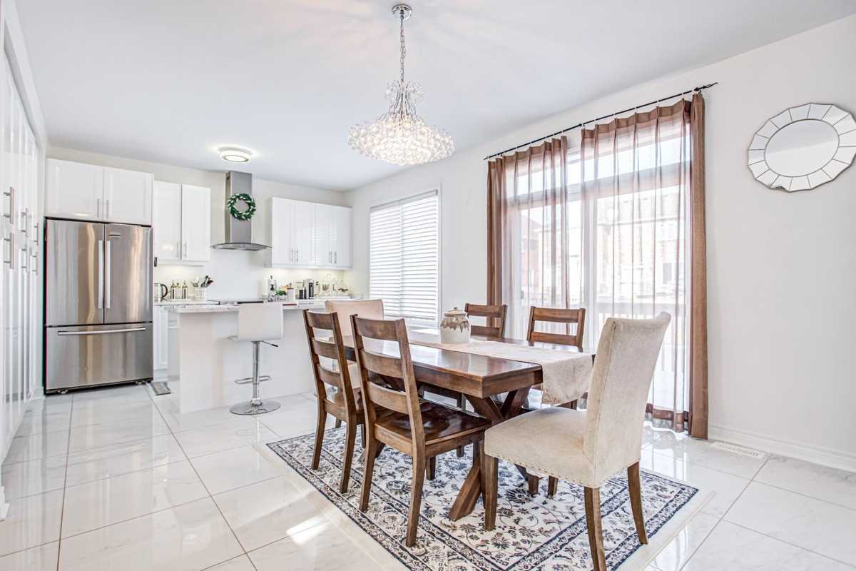 8 Citrine Dr