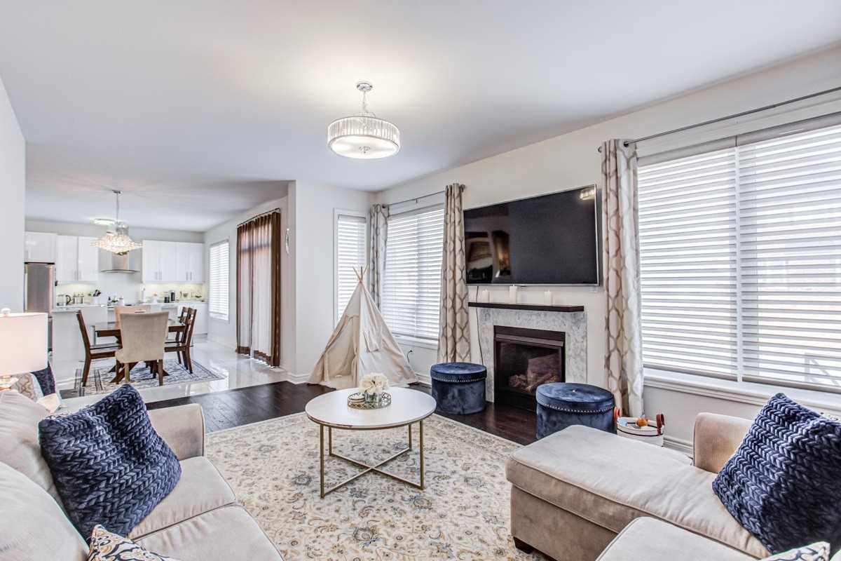 8 Citrine Dr