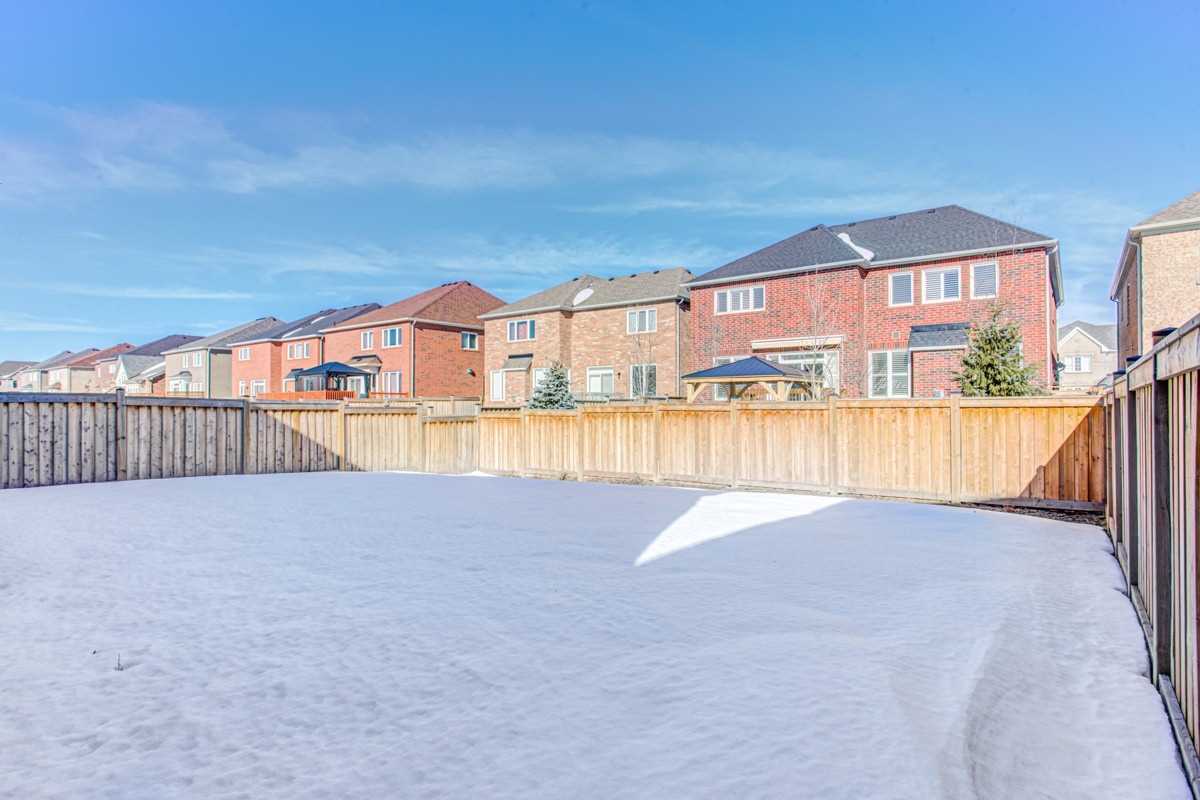 8 Citrine Dr