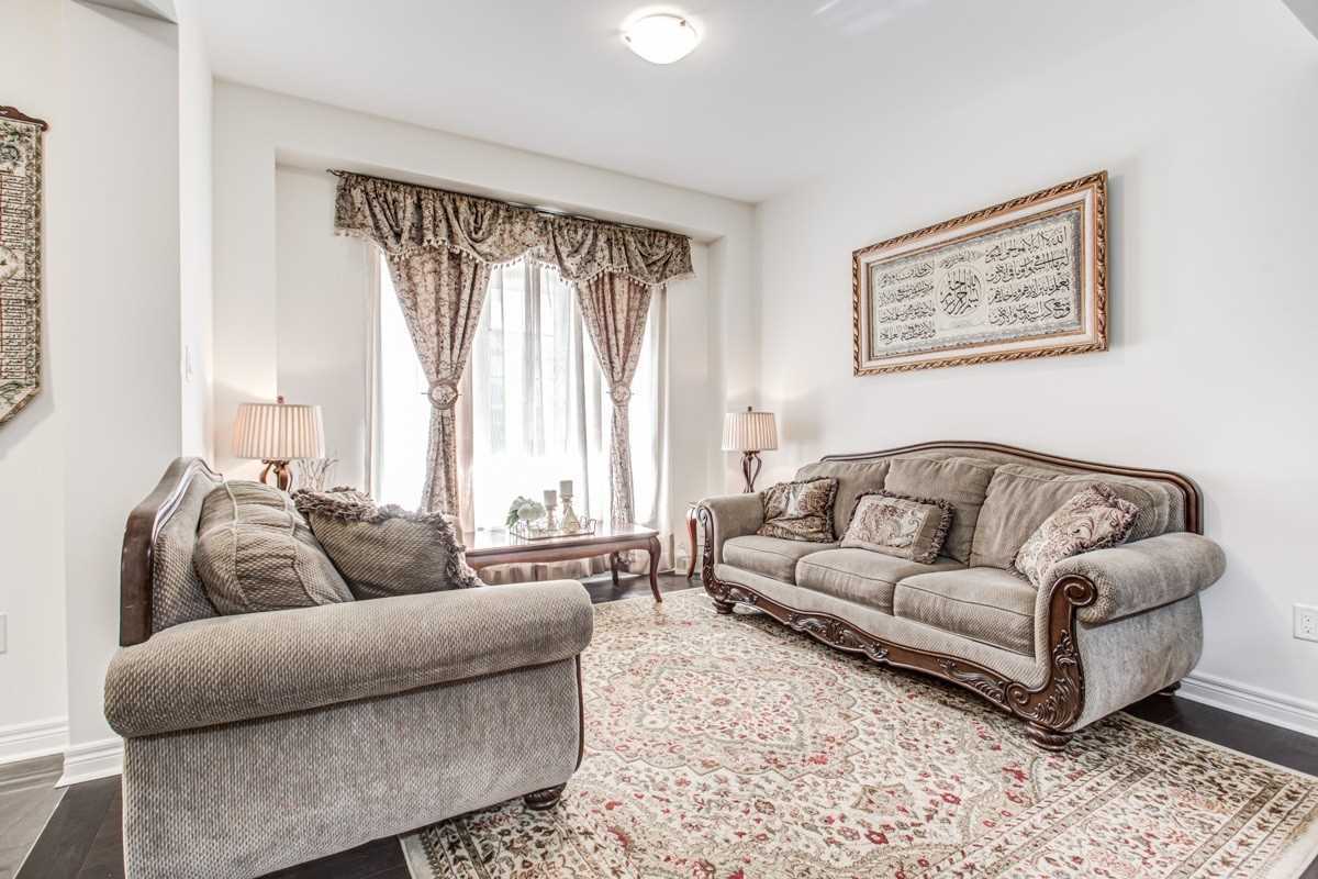 8 Citrine Dr