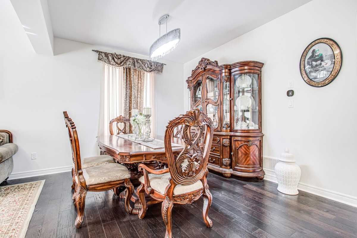 8 Citrine Dr
