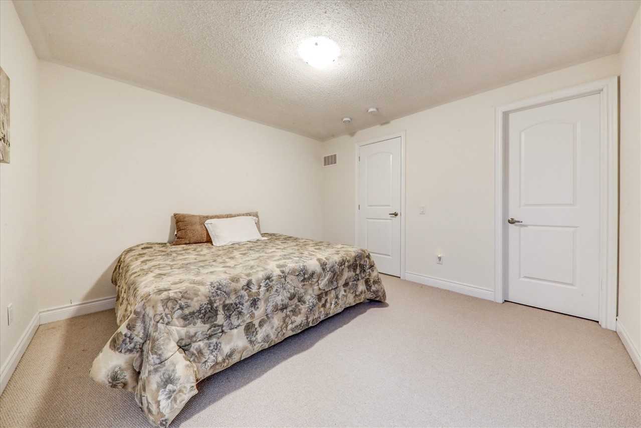 14 Ben Sinclair Ave