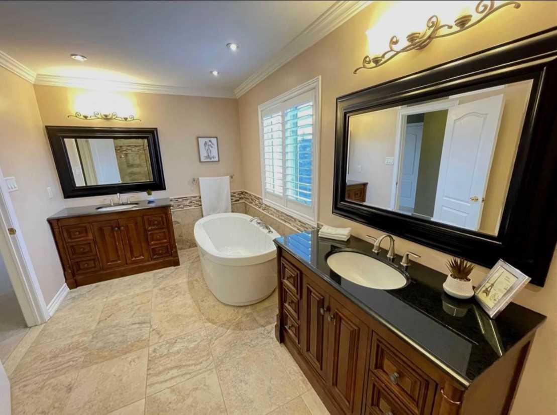8 Candlewood Crt