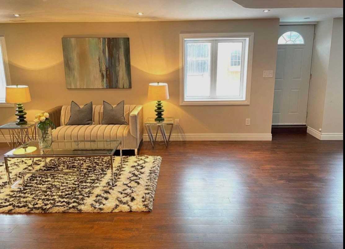 8 Candlewood Crt