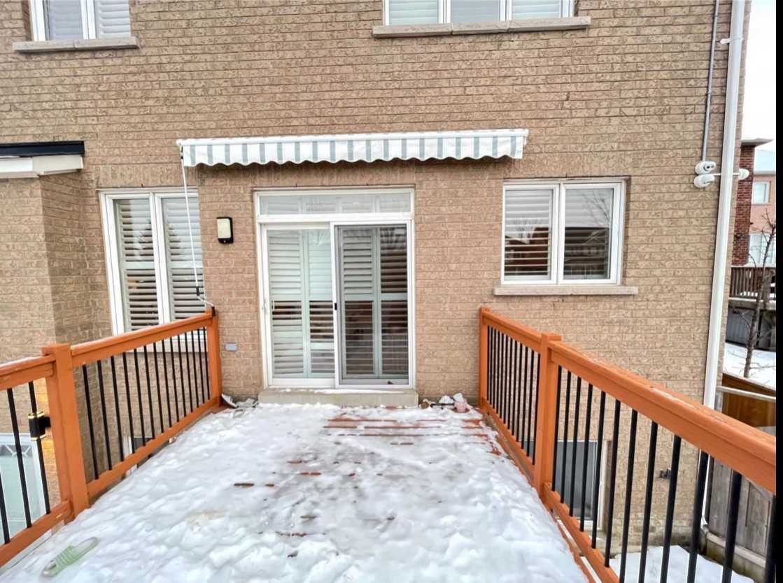 8 Candlewood Crt