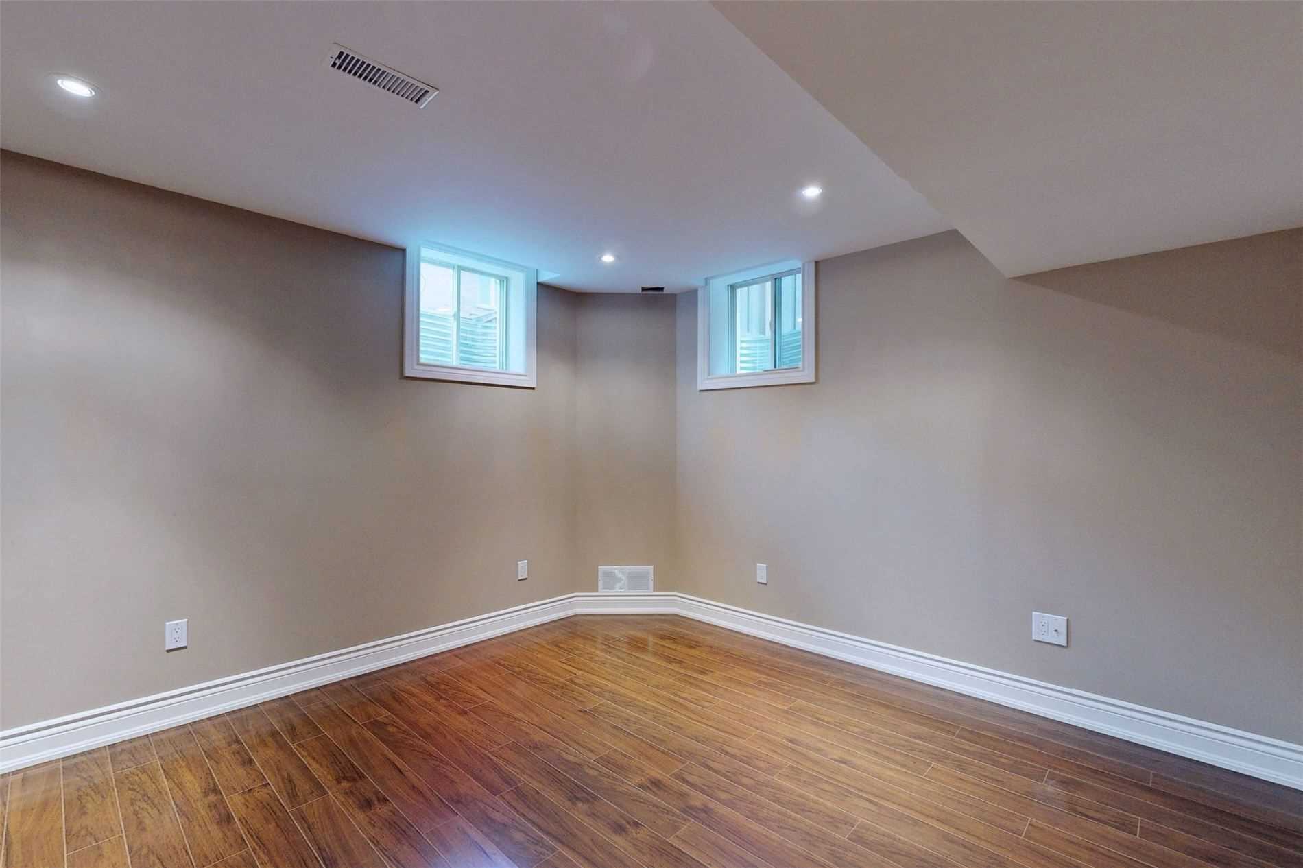 975 Goring Circ