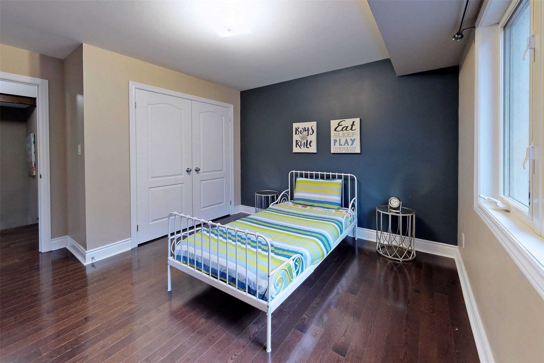 975 Goring Circ