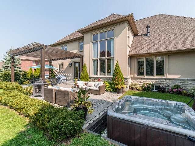 41 Country Club Cres