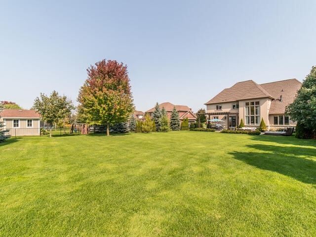 41 Country Club Cres