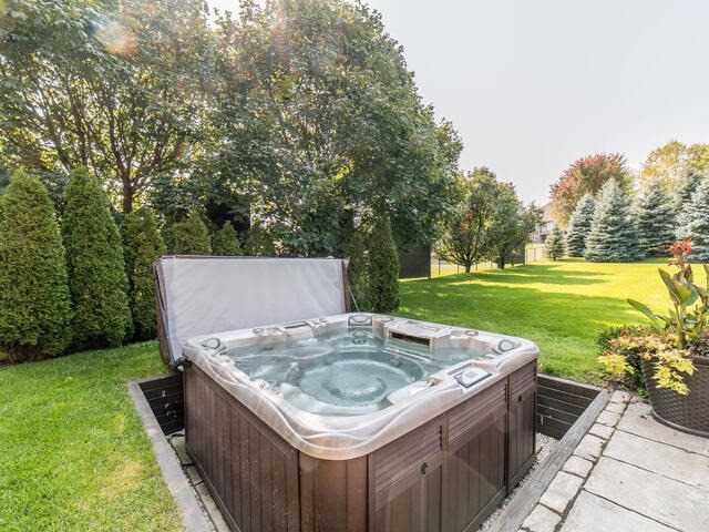 41 Country Club Cres