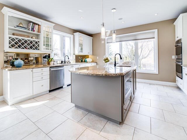 41 Country Club Cres