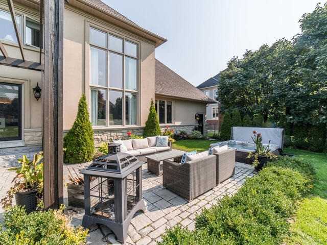 41 Country Club Cres