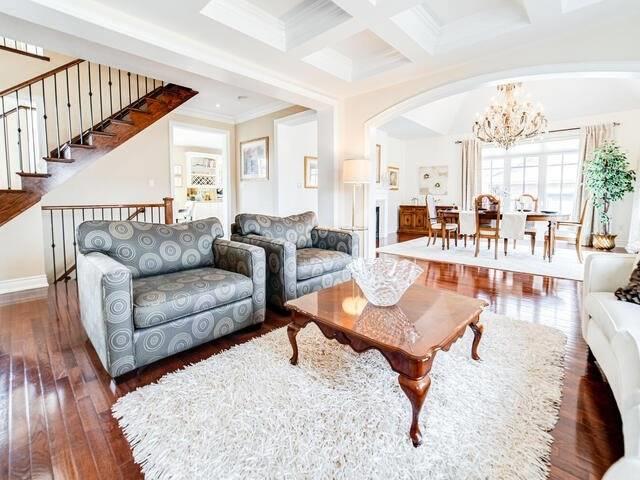 41 Country Club Cres