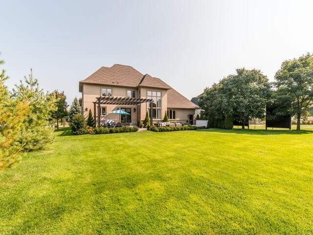 41 Country Club Cres
