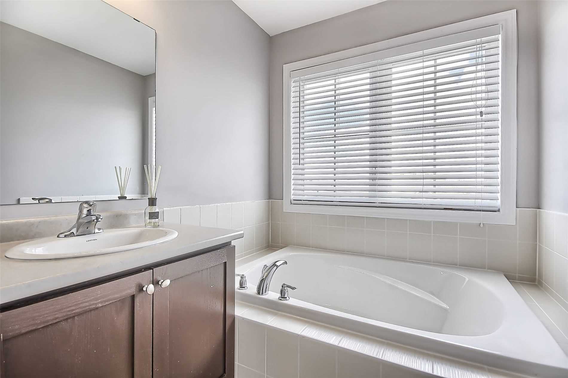 221 Dundas Way
