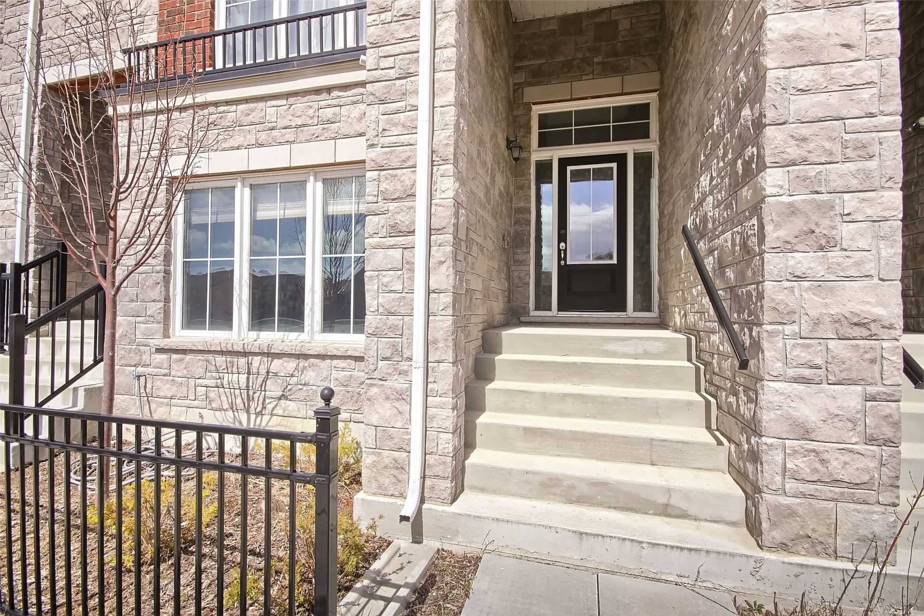 221 Dundas Way