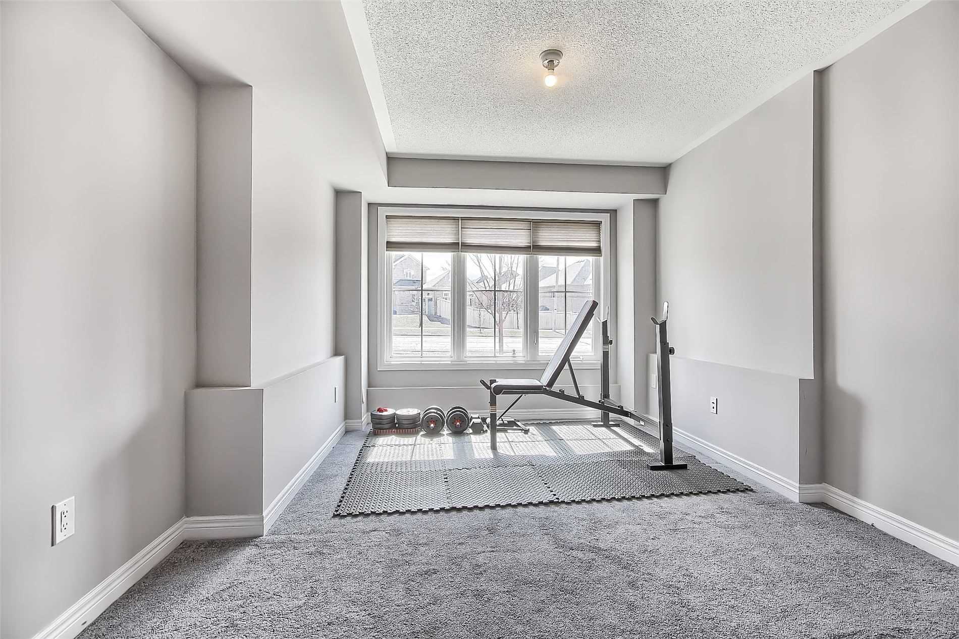 221 Dundas Way
