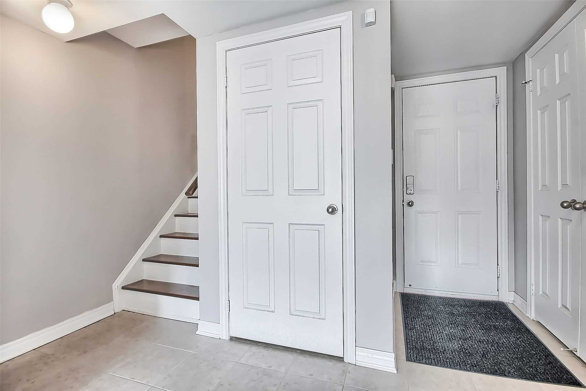 221 Dundas Way