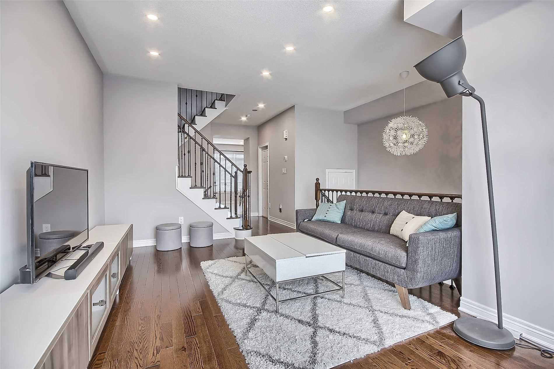 221 Dundas Way