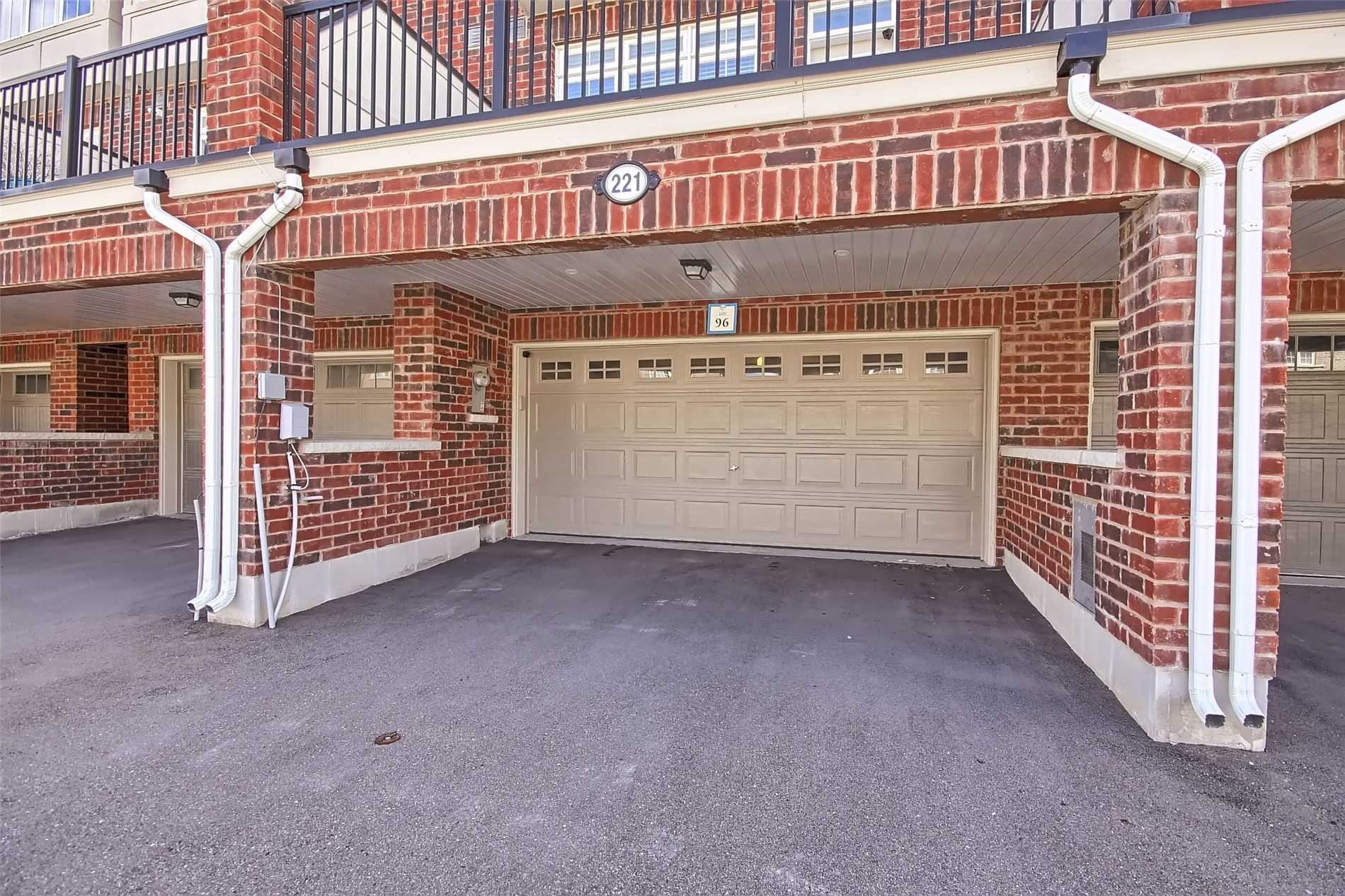 221 Dundas Way