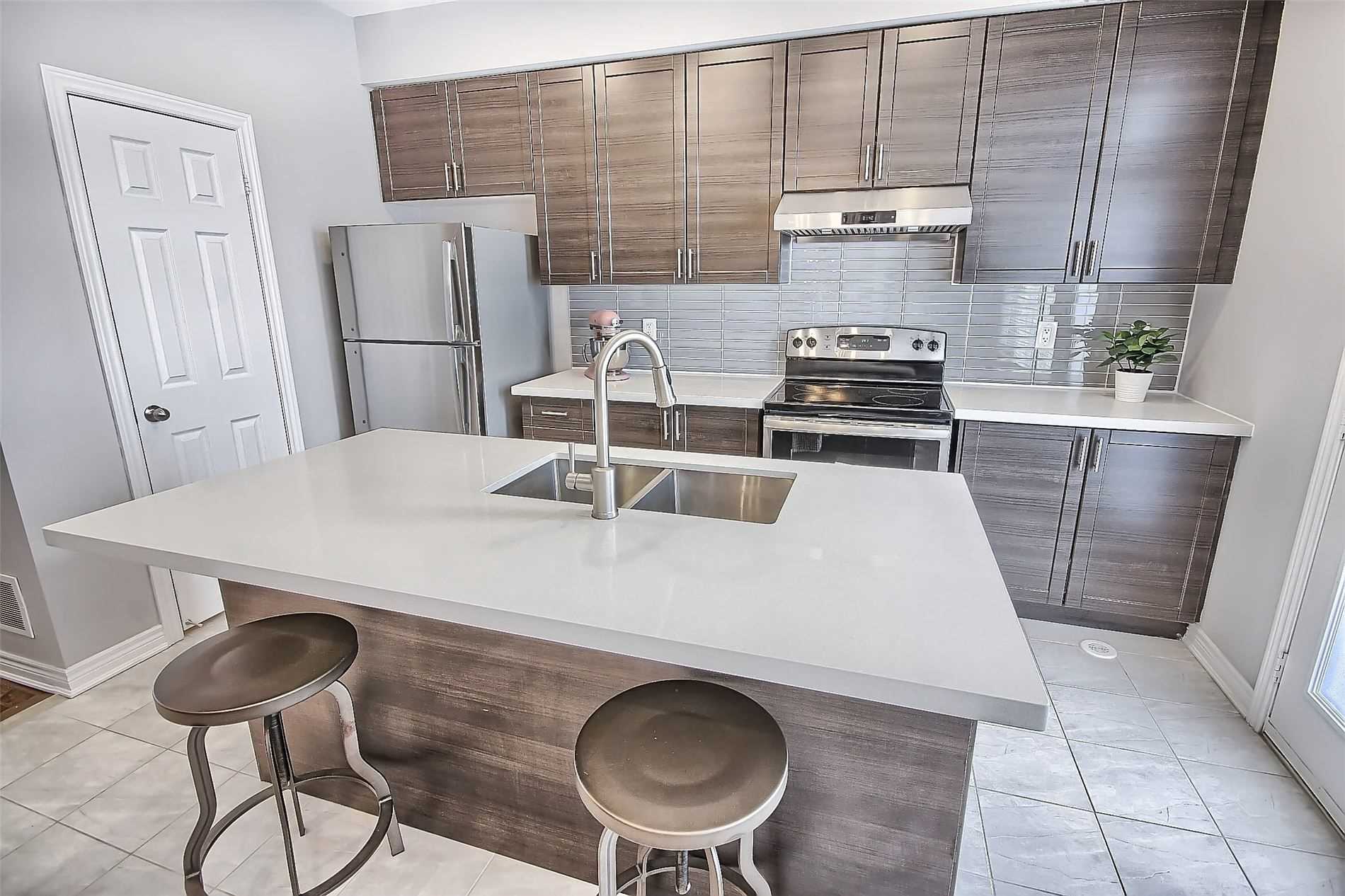 221 Dundas Way