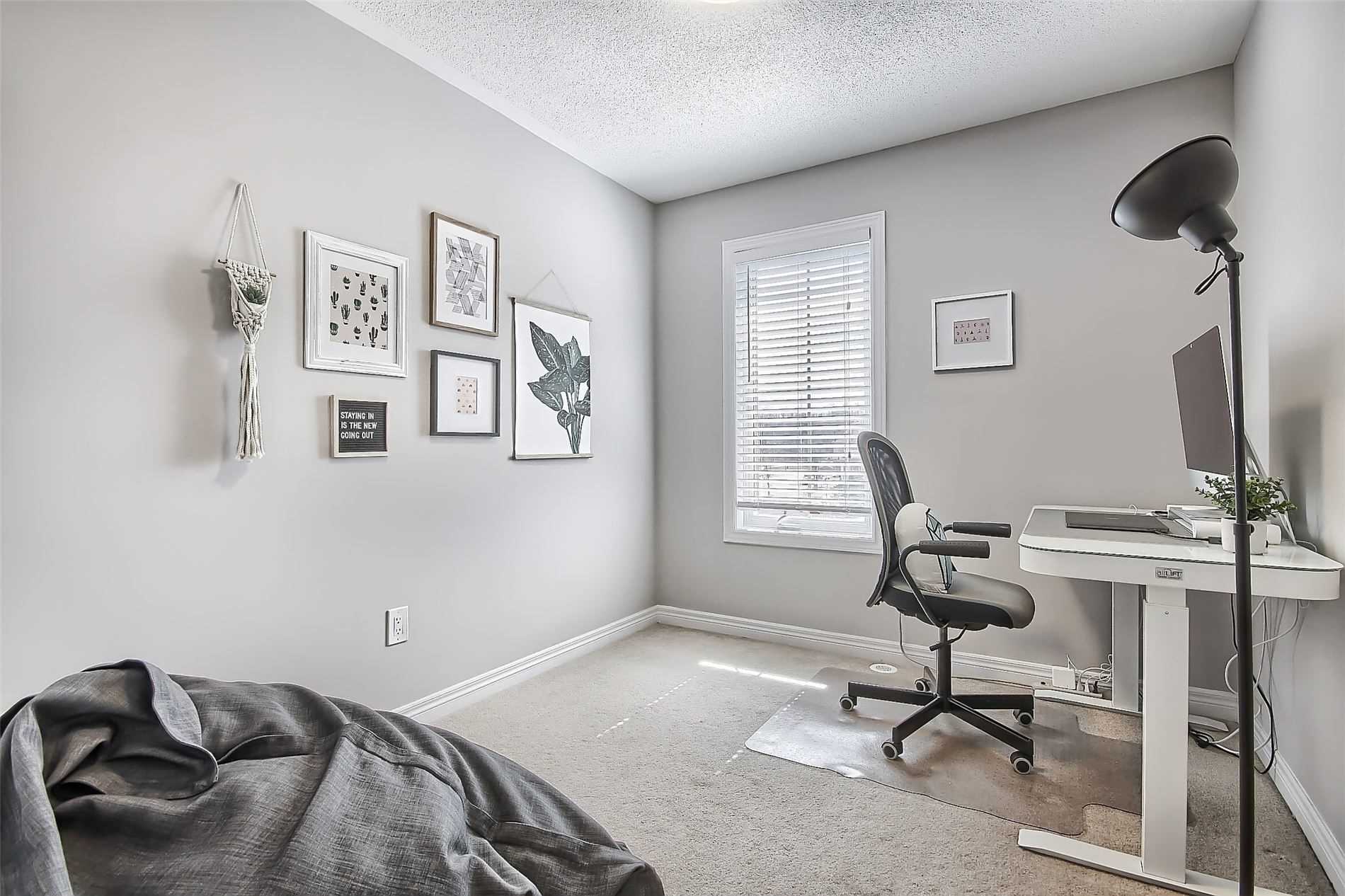 221 Dundas Way