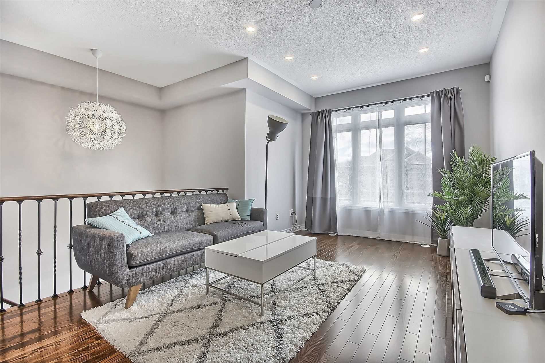 221 Dundas Way
