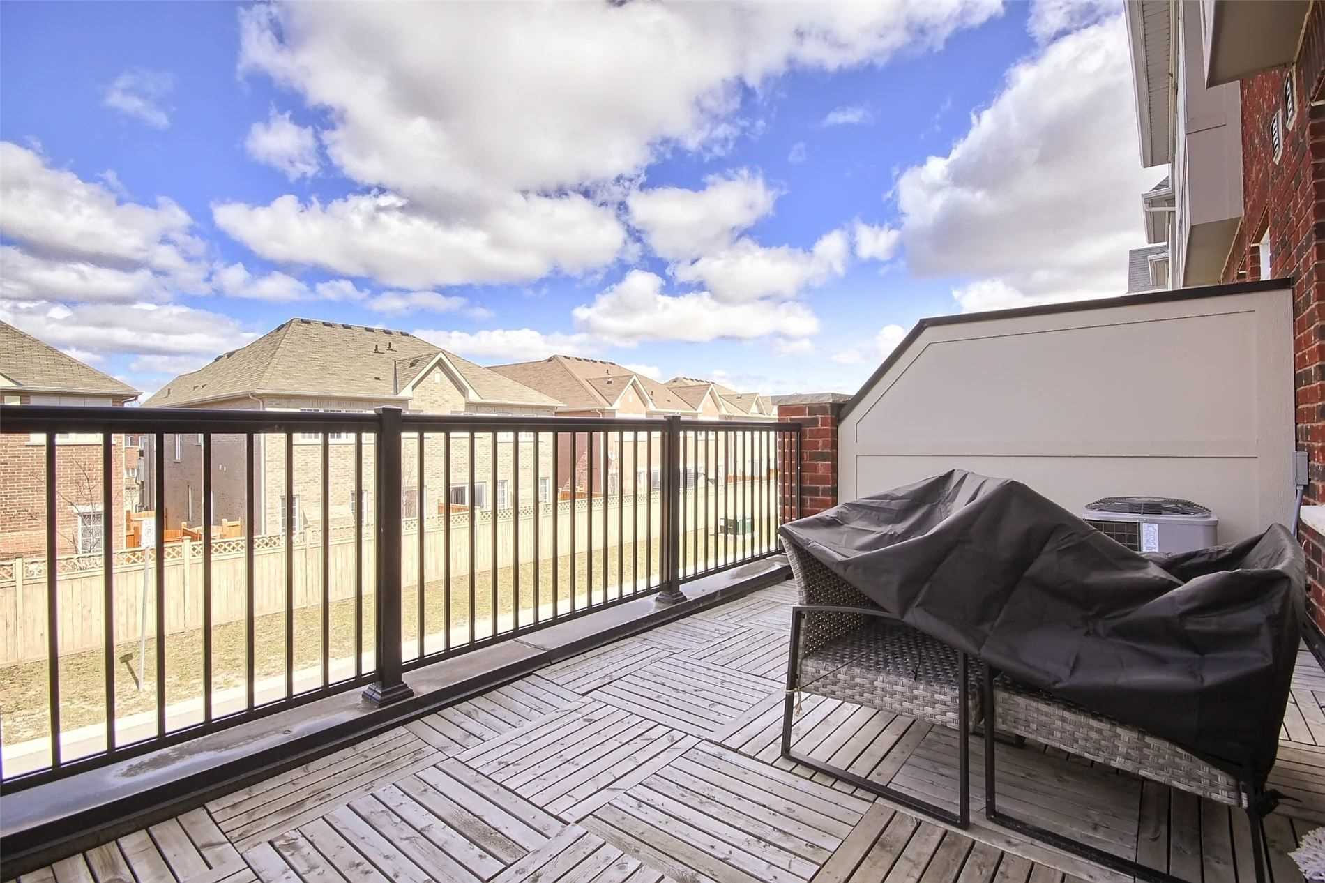 221 Dundas Way