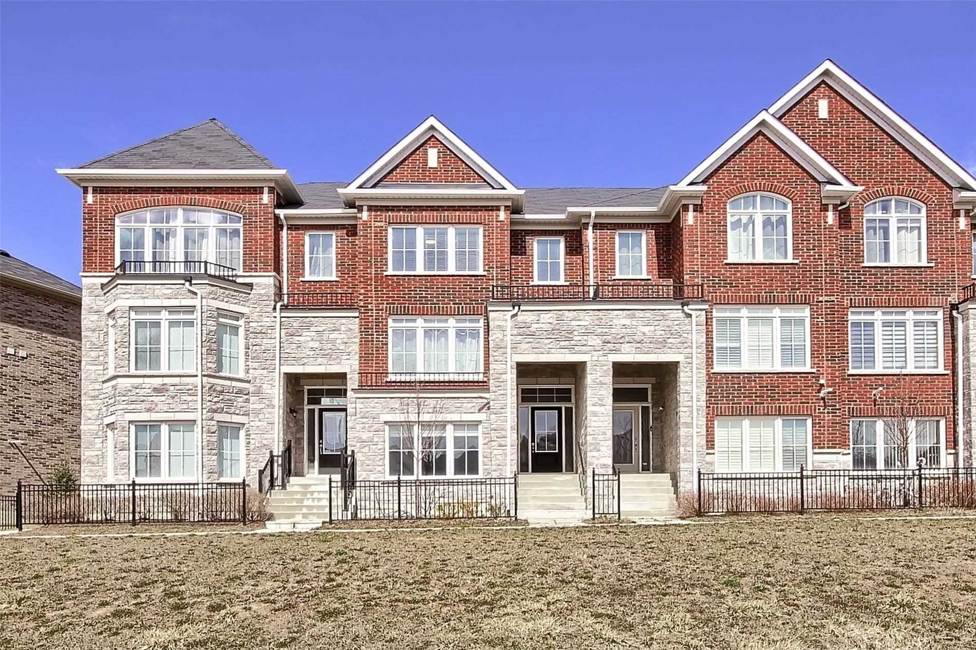 221 Dundas Way