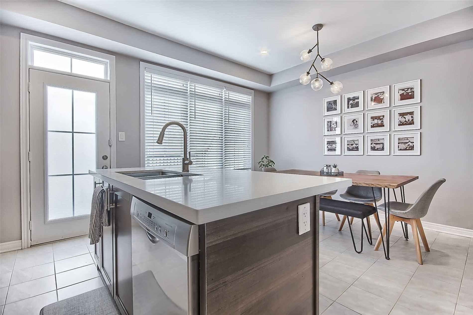 221 Dundas Way