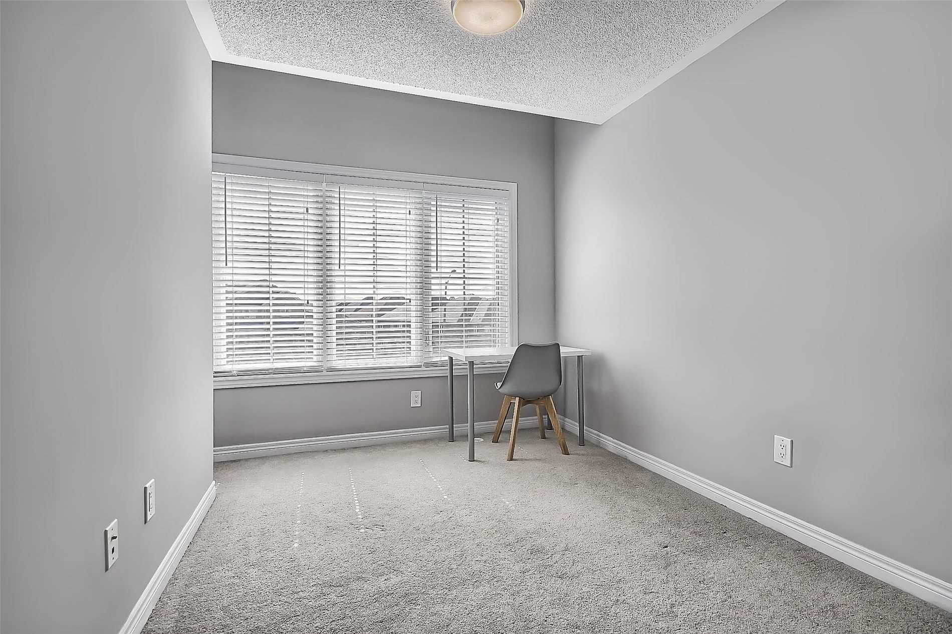 221 Dundas Way