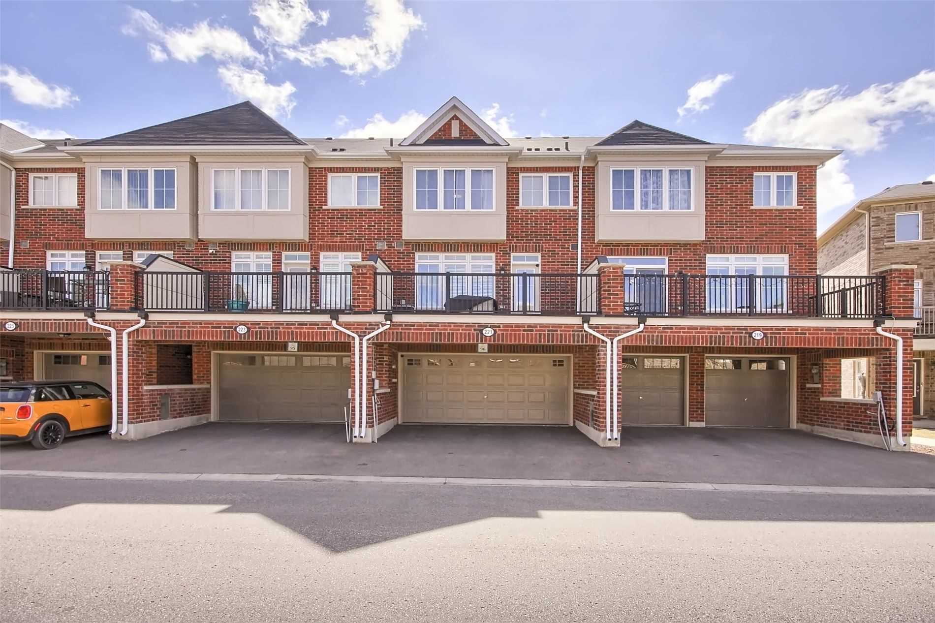 221 Dundas Way