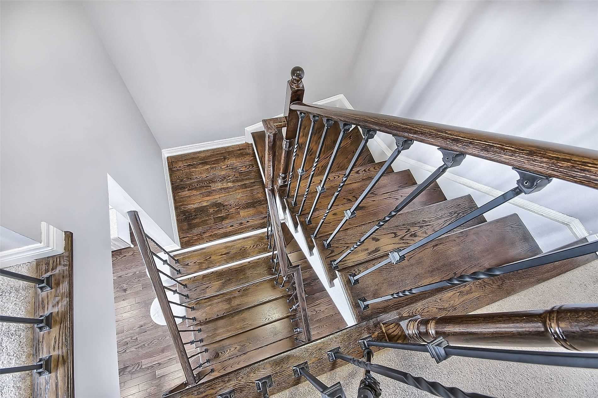 221 Dundas Way