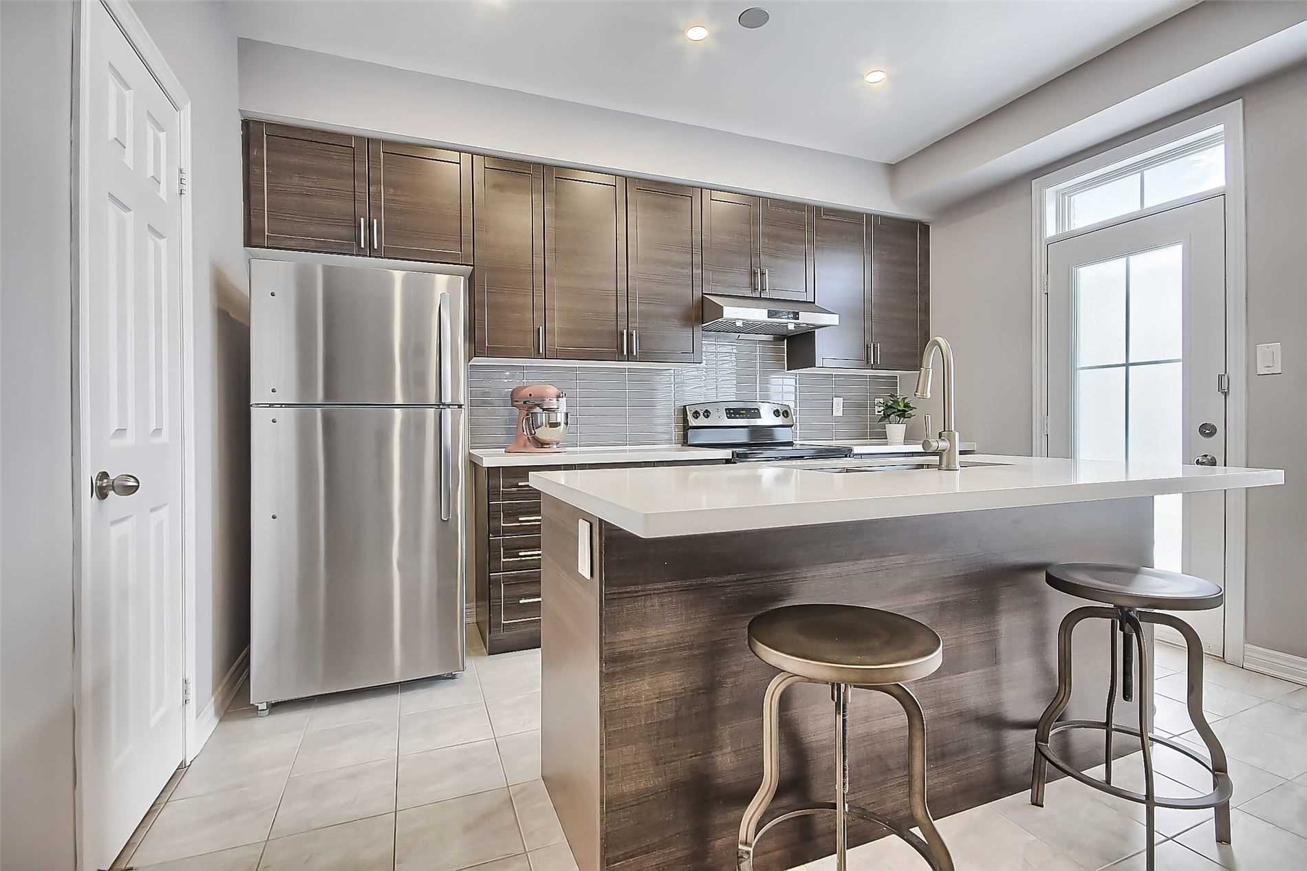 221 Dundas Way