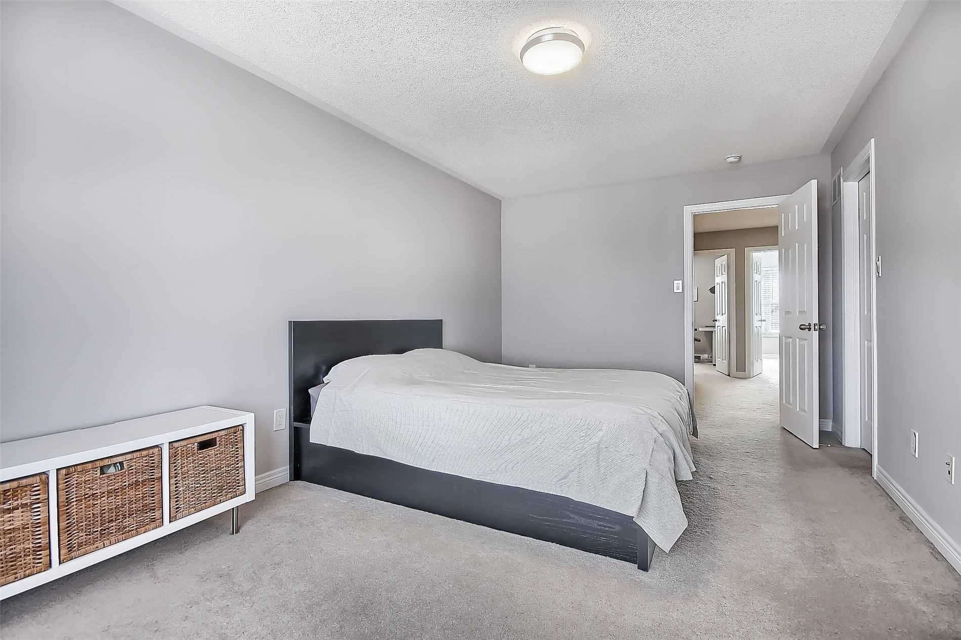 221 Dundas Way