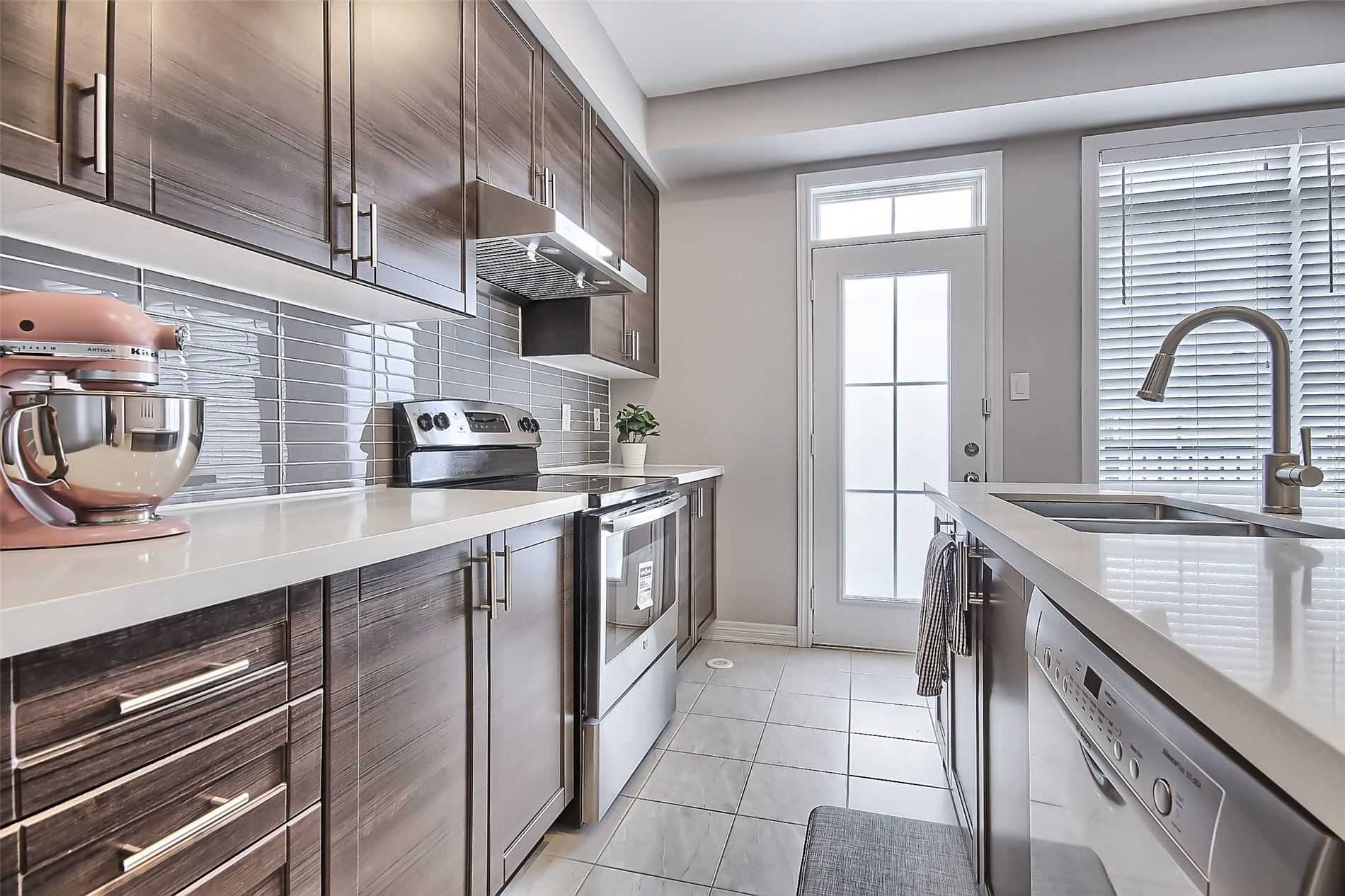 221 Dundas Way