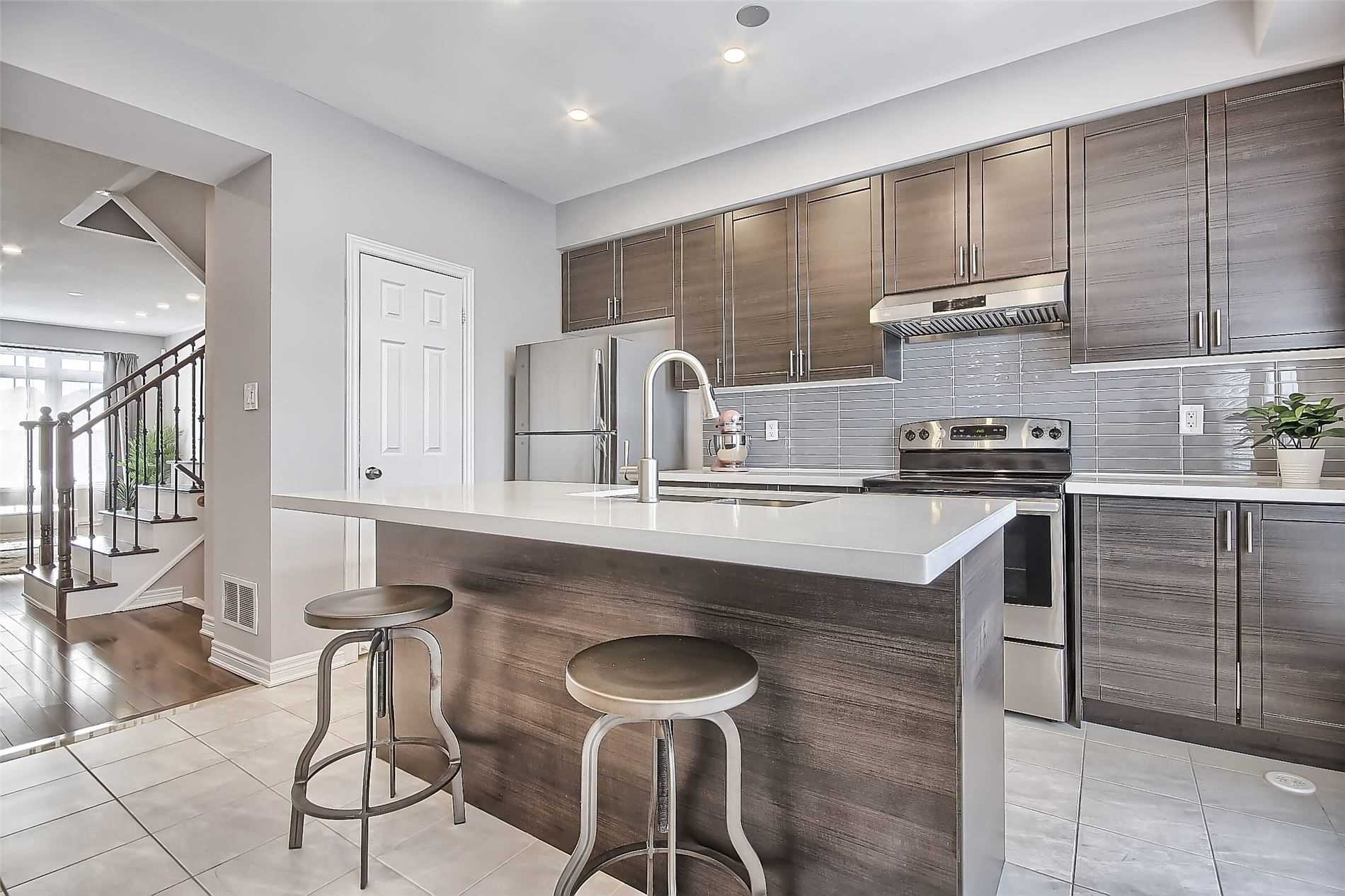 221 Dundas Way