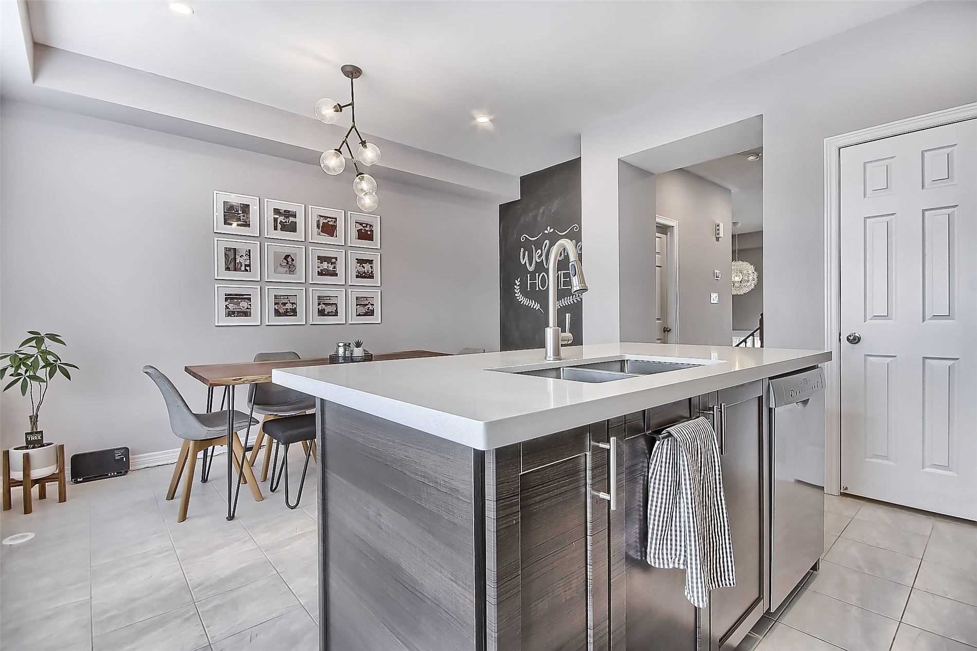 221 Dundas Way